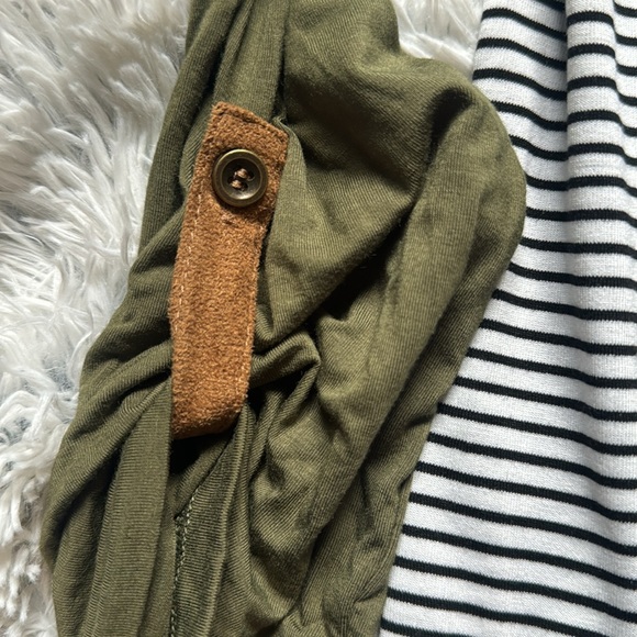 Doe & Rae | 3/4 Sleeve | Medium NWT - Picture 3 of 4